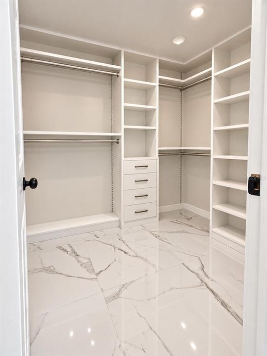 На продажу: $369,999 (4 спален, 2 ванн, 1582 Квадратных фут)