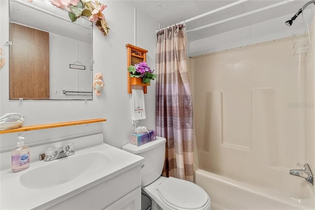 Recently Sold: $130,000 (2 beds, 2 baths, 1035 Square Feet)