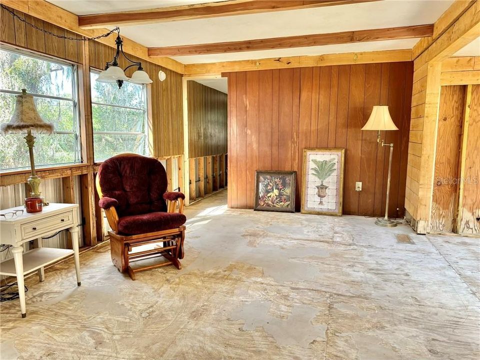 Recently Sold: $92,500 (2 beds, 2 baths, 840 Square Feet)
