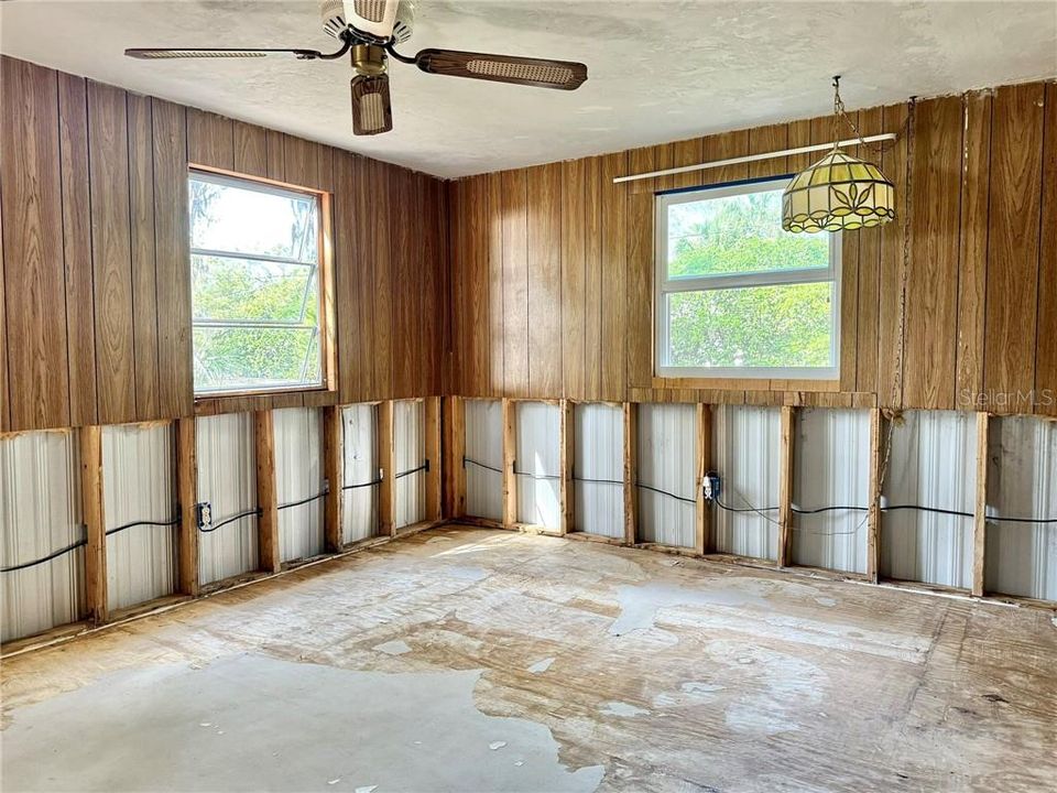 Recently Sold: $92,500 (2 beds, 2 baths, 840 Square Feet)