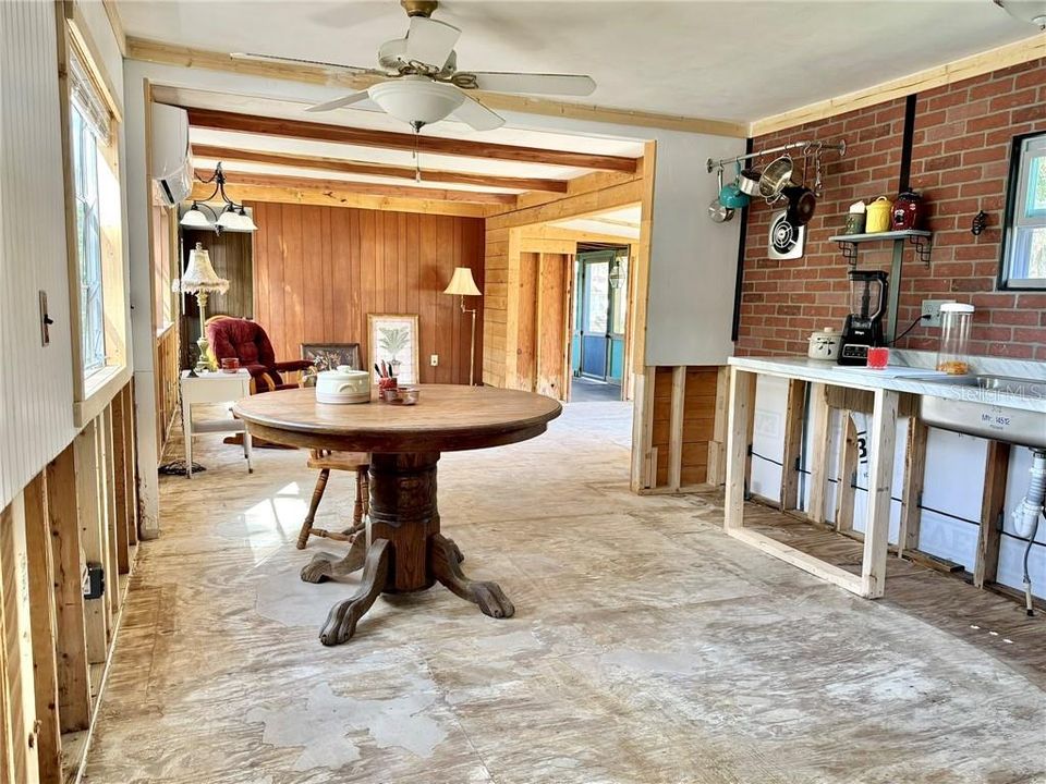 Recently Sold: $92,500 (2 beds, 2 baths, 840 Square Feet)
