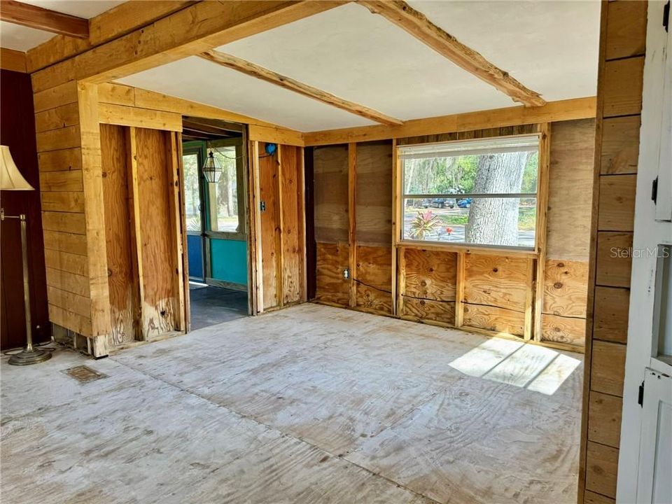 Recently Sold: $92,500 (2 beds, 2 baths, 840 Square Feet)