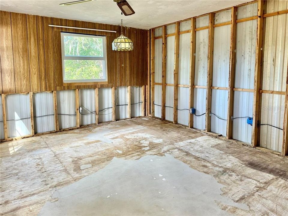 Recently Sold: $92,500 (2 beds, 2 baths, 840 Square Feet)