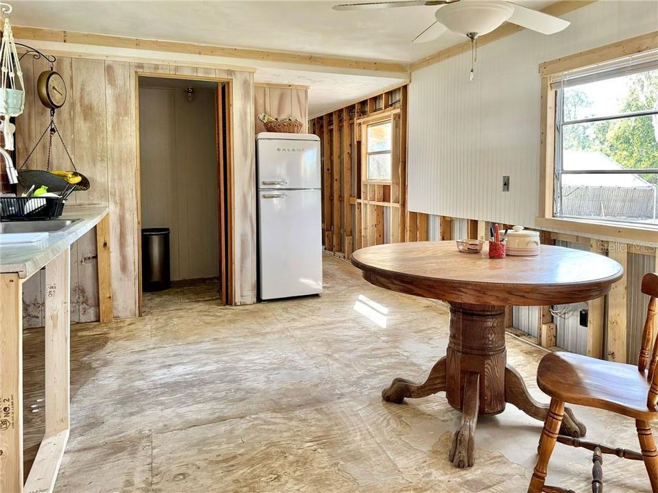 Recently Sold: $92,500 (2 beds, 2 baths, 840 Square Feet)