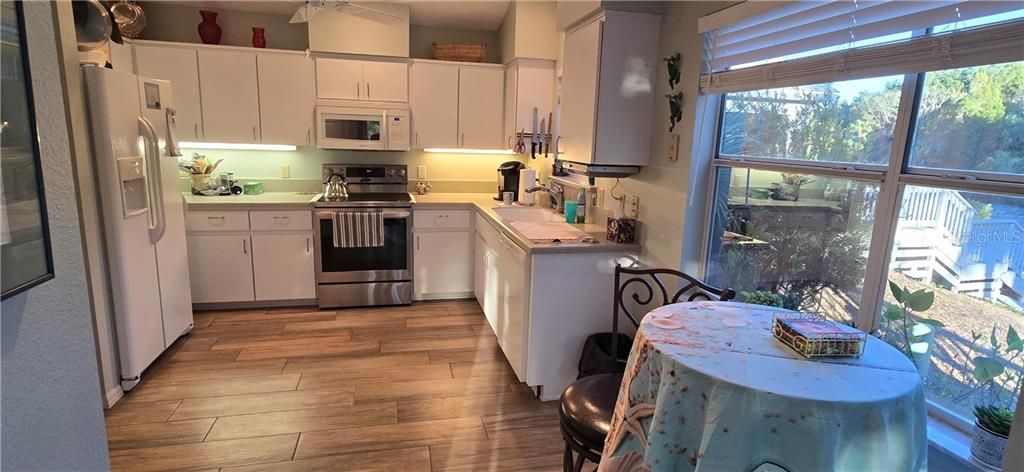 Activo con contrato: $420,000 (2 camas, 2 baños, 1356 Pies cuadrados)