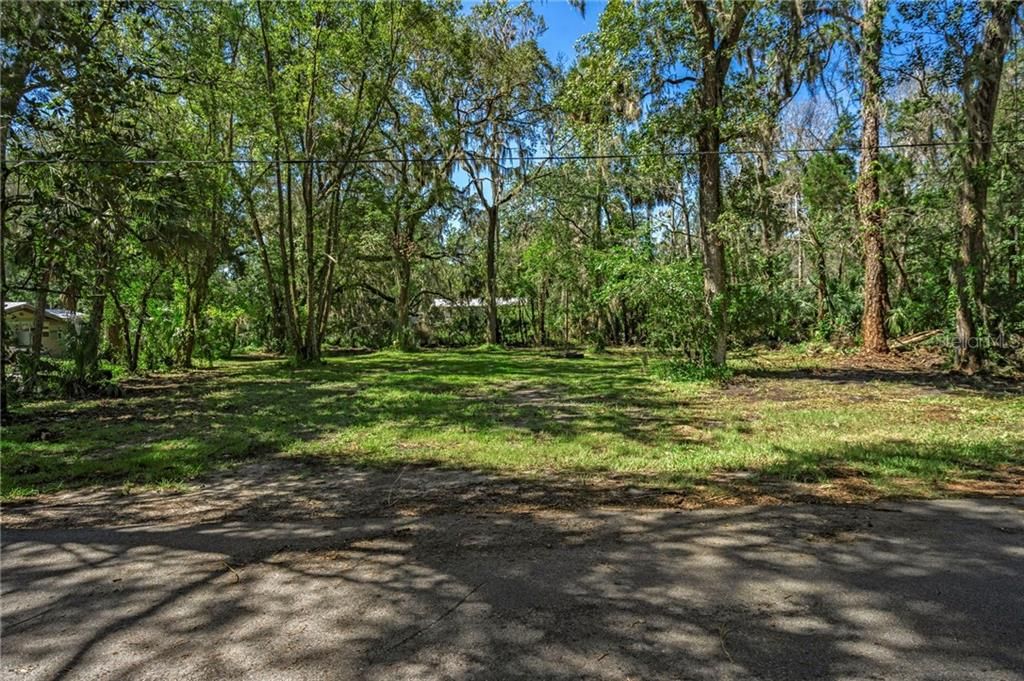 最近售出: $32,000 (0.30 acres)