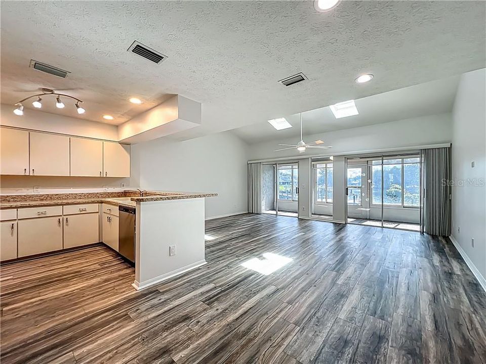 Recently Sold: $344,900 (2 beds, 2 baths, 1209 Square Feet)