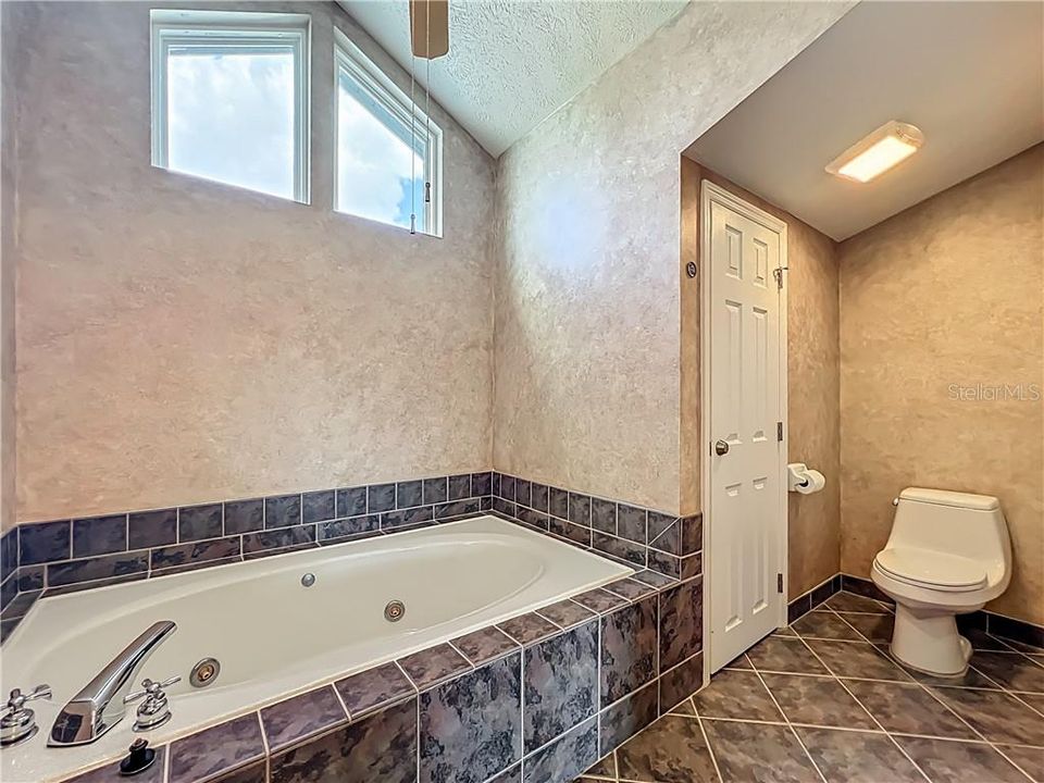 Recently Sold: $344,900 (2 beds, 2 baths, 1209 Square Feet)