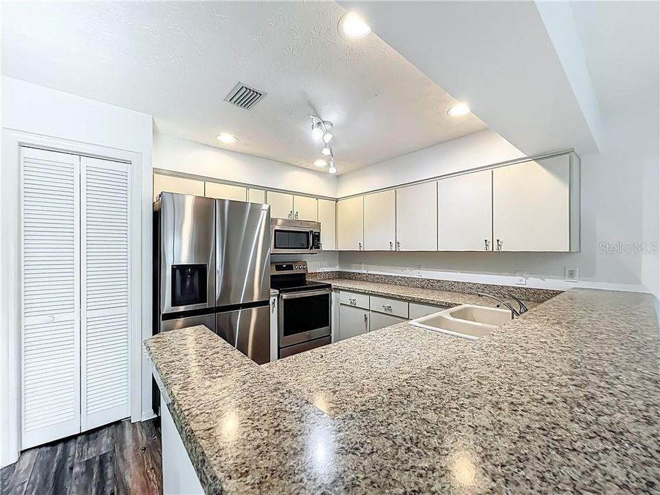 Recently Sold: $344,900 (2 beds, 2 baths, 1209 Square Feet)