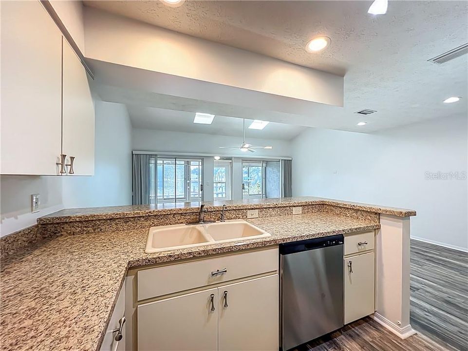 Recently Sold: $344,900 (2 beds, 2 baths, 1209 Square Feet)