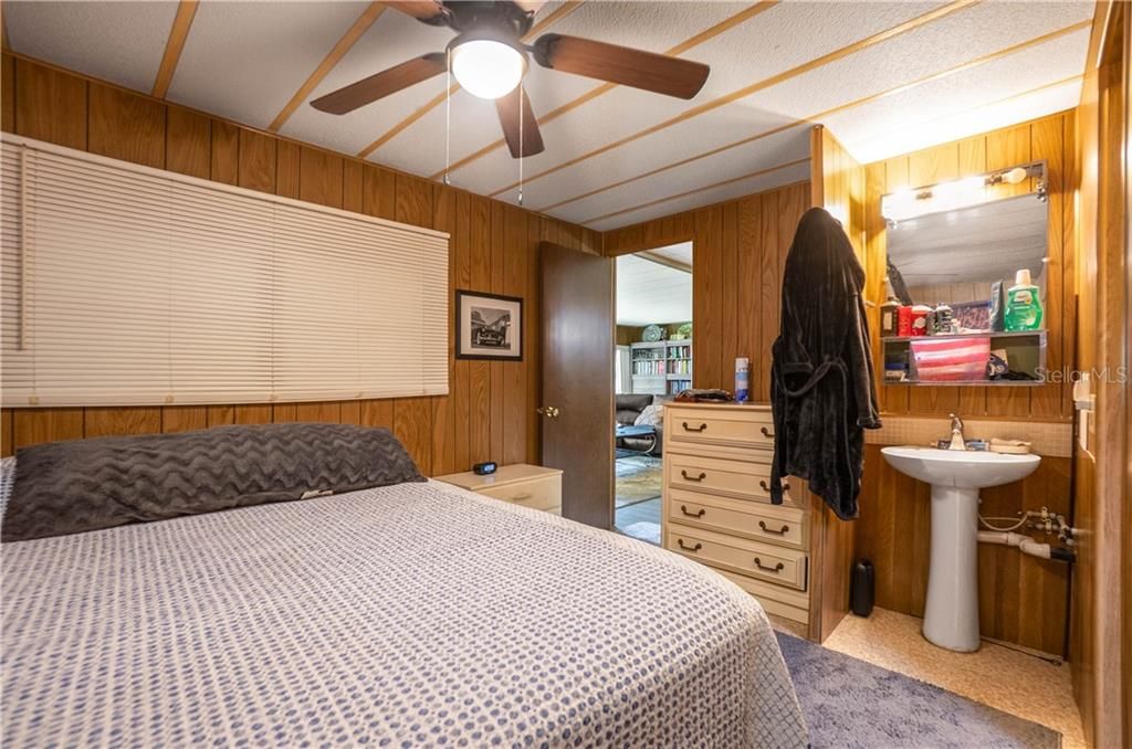 Recently Sold: $140,000 (3 beds, 2 baths, 1344 Square Feet)