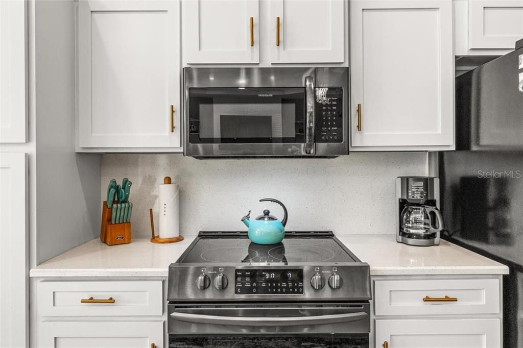 Recently Sold: $1,074,000 (4 beds, 2 baths, 2009 Square Feet)