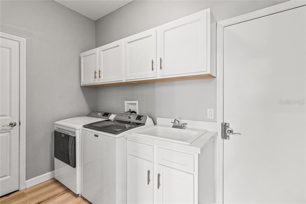 Recently Sold: $1,074,000 (4 beds, 2 baths, 2009 Square Feet)