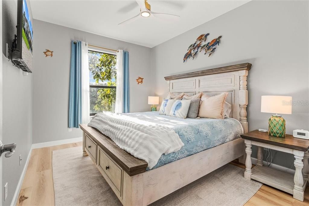 Recently Sold: $1,074,000 (4 beds, 2 baths, 2009 Square Feet)