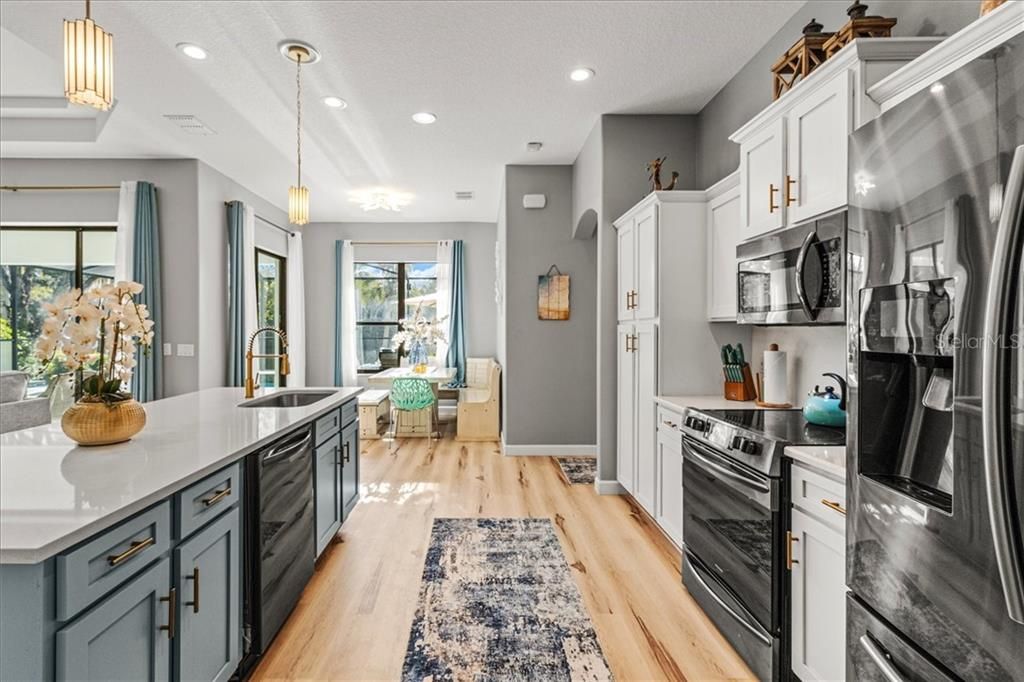 Recently Sold: $1,074,000 (4 beds, 2 baths, 2009 Square Feet)