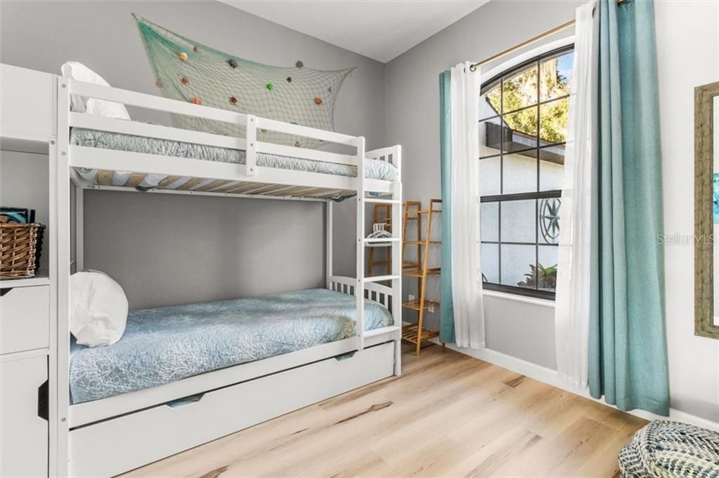 Recently Sold: $1,074,000 (4 beds, 2 baths, 2009 Square Feet)