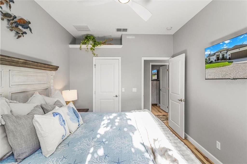 Recently Sold: $1,074,000 (4 beds, 2 baths, 2009 Square Feet)