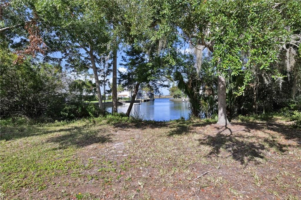 Recently Sold: $1,074,000 (4 beds, 2 baths, 2009 Square Feet)