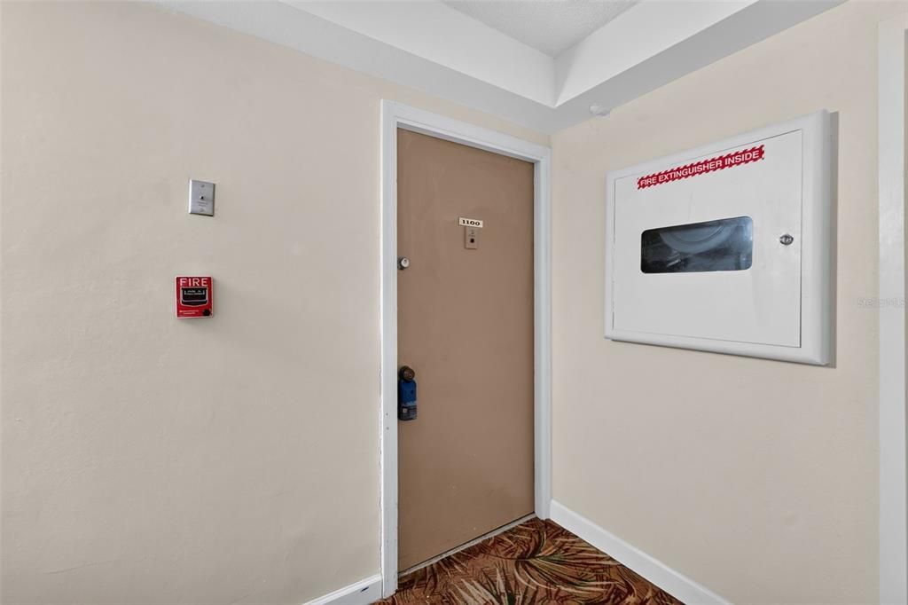 На продажу: $329,900 (2 спален, 2 ванн, 966 Квадратных фут)