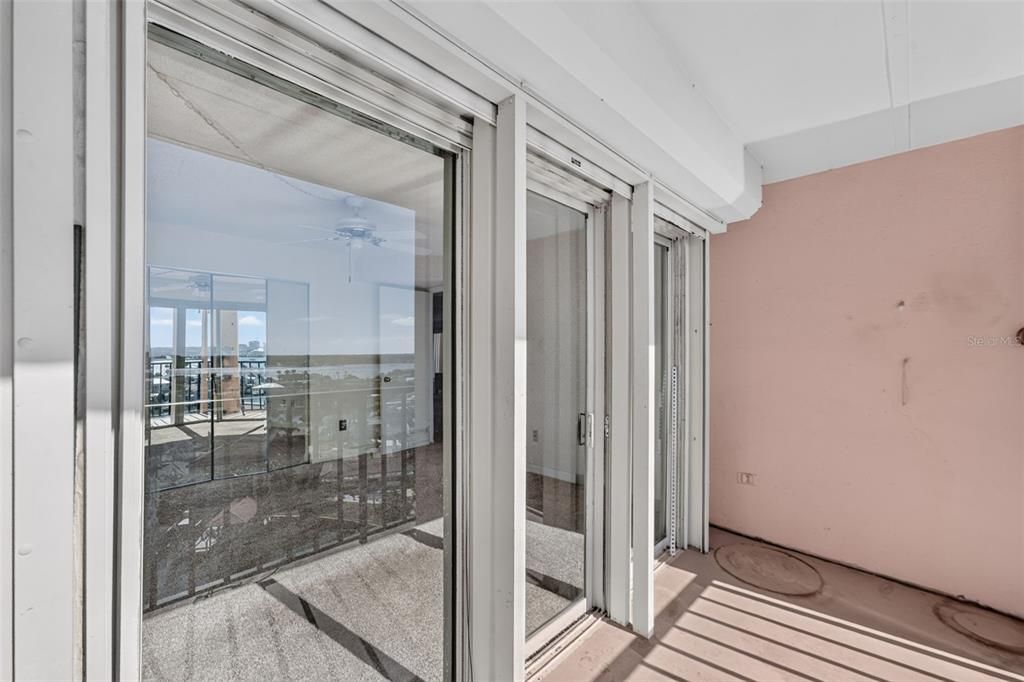 На продажу: $329,900 (2 спален, 2 ванн, 966 Квадратных фут)