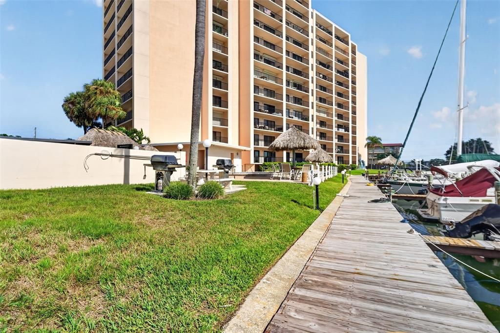 На продажу: $329,900 (2 спален, 2 ванн, 966 Квадратных фут)