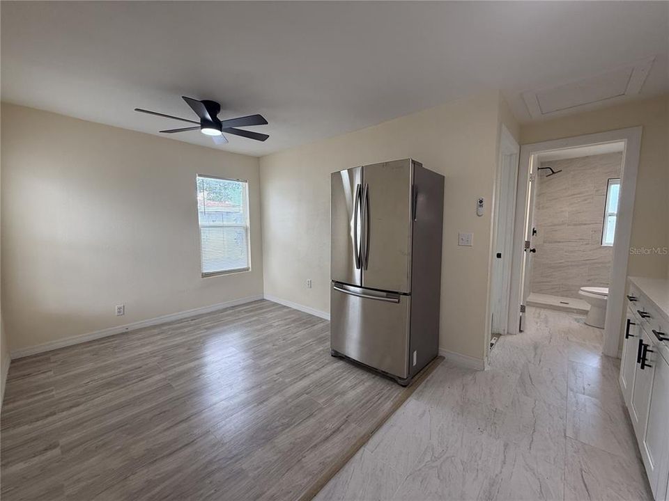 For Rent: $1,350 (1 beds, 1 baths, 450 Square Feet)