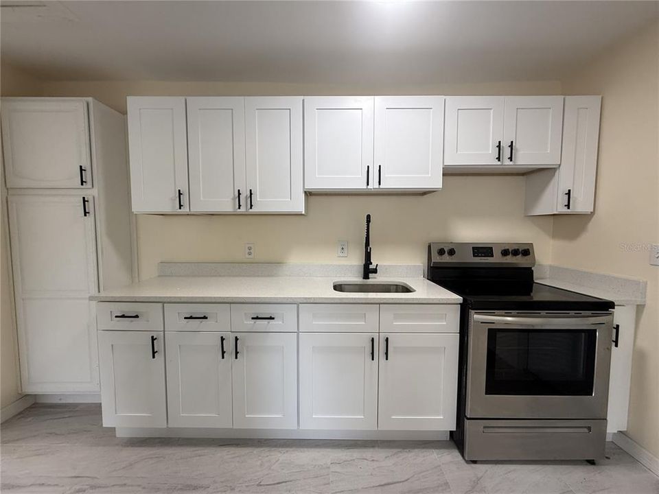 For Rent: $1,350 (1 beds, 1 baths, 450 Square Feet)