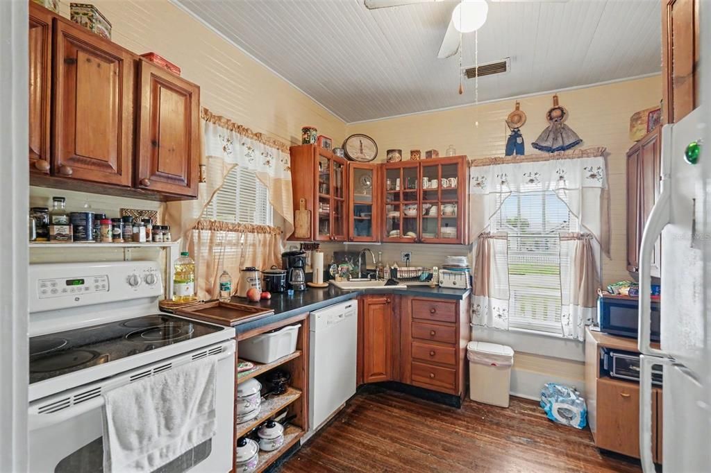 На продажу: $350,000 (2 спален, 2 ванн, 1456 Квадратных фут)