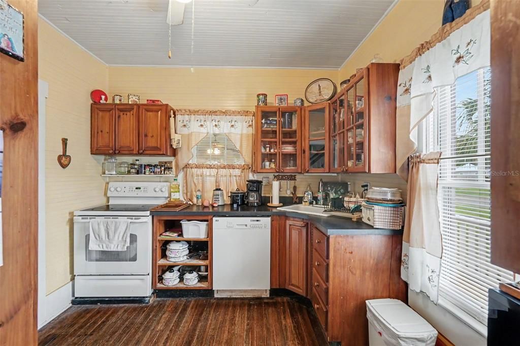 На продажу: $350,000 (2 спален, 2 ванн, 1456 Квадратных фут)