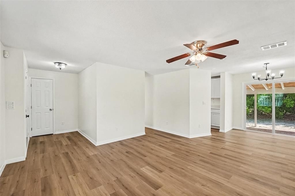 For Rent: $2,000 (2 beds, 2 baths, 1128 Square Feet)