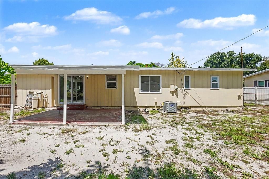 For Rent: $2,000 (2 beds, 2 baths, 1128 Square Feet)
