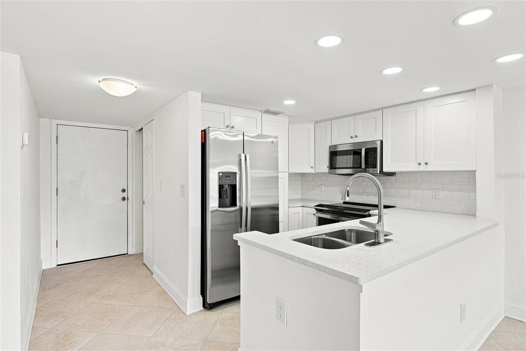 For Sale: $250,000 (2 beds, 2 baths, 1065 Square Feet)