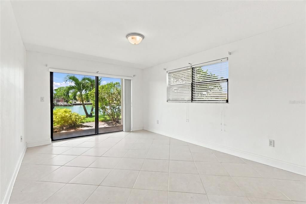 For Sale: $250,000 (2 beds, 2 baths, 1065 Square Feet)