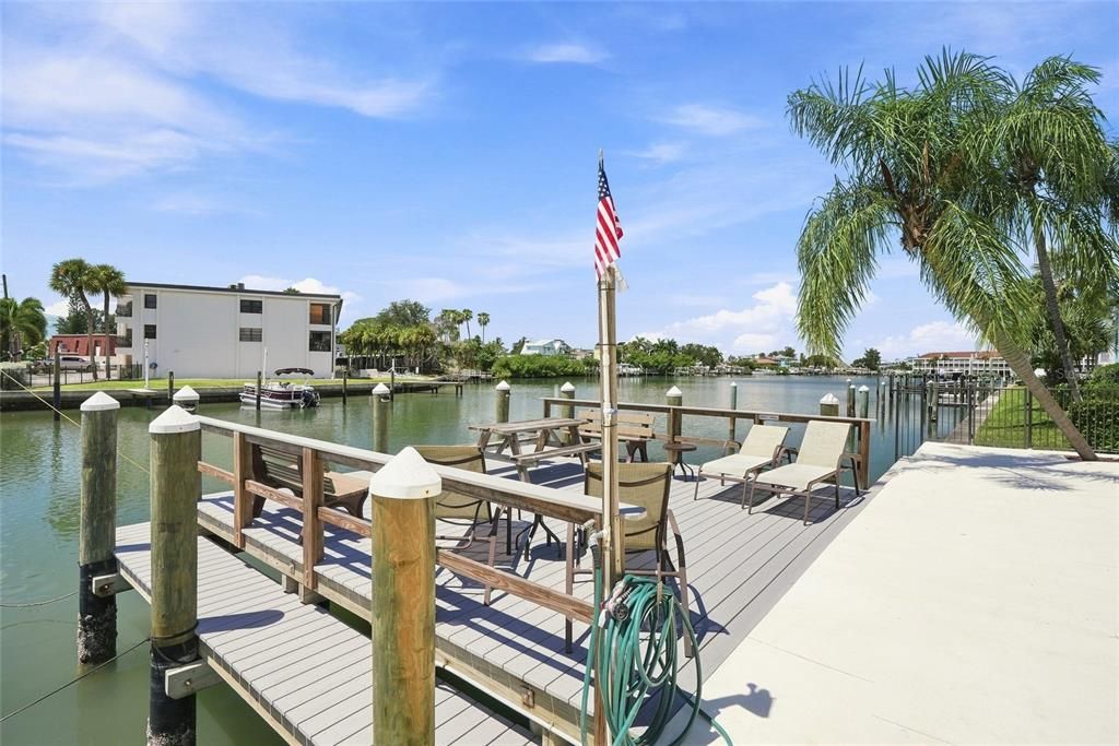 For Sale: $250,000 (2 beds, 2 baths, 1065 Square Feet)