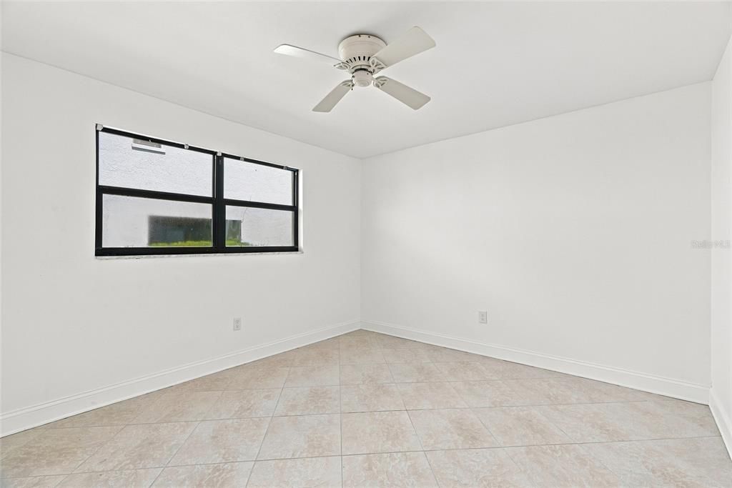 For Sale: $250,000 (2 beds, 2 baths, 1065 Square Feet)