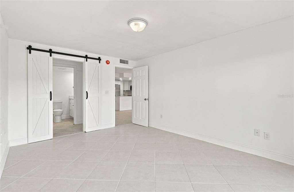 For Sale: $250,000 (2 beds, 2 baths, 1065 Square Feet)