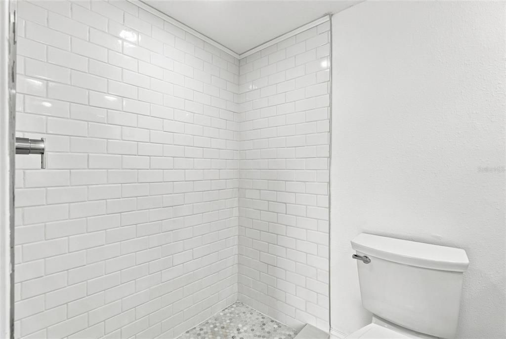 For Sale: $250,000 (2 beds, 2 baths, 1065 Square Feet)