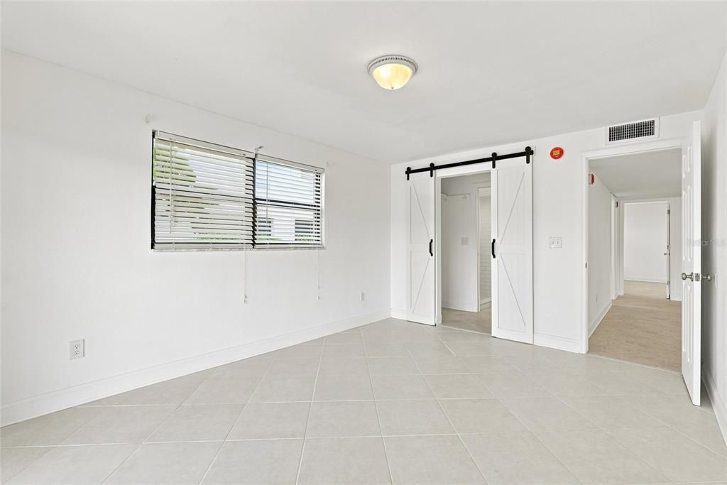 For Sale: $250,000 (2 beds, 2 baths, 1065 Square Feet)