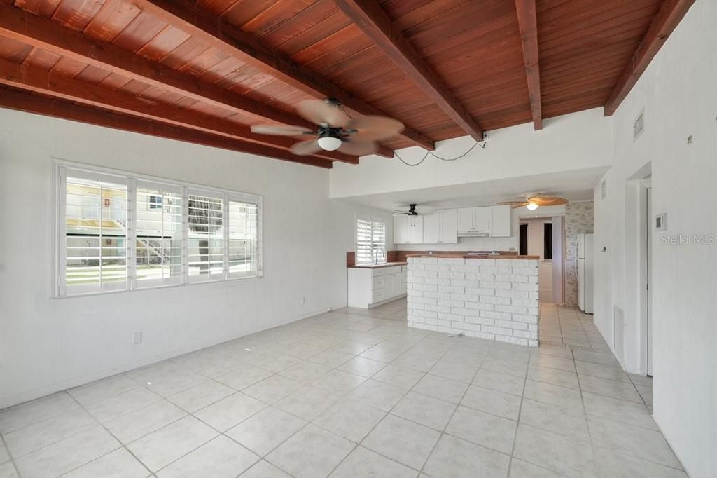 For Sale: $550,000 (3 beds, 2 baths, 1188 Square Feet)