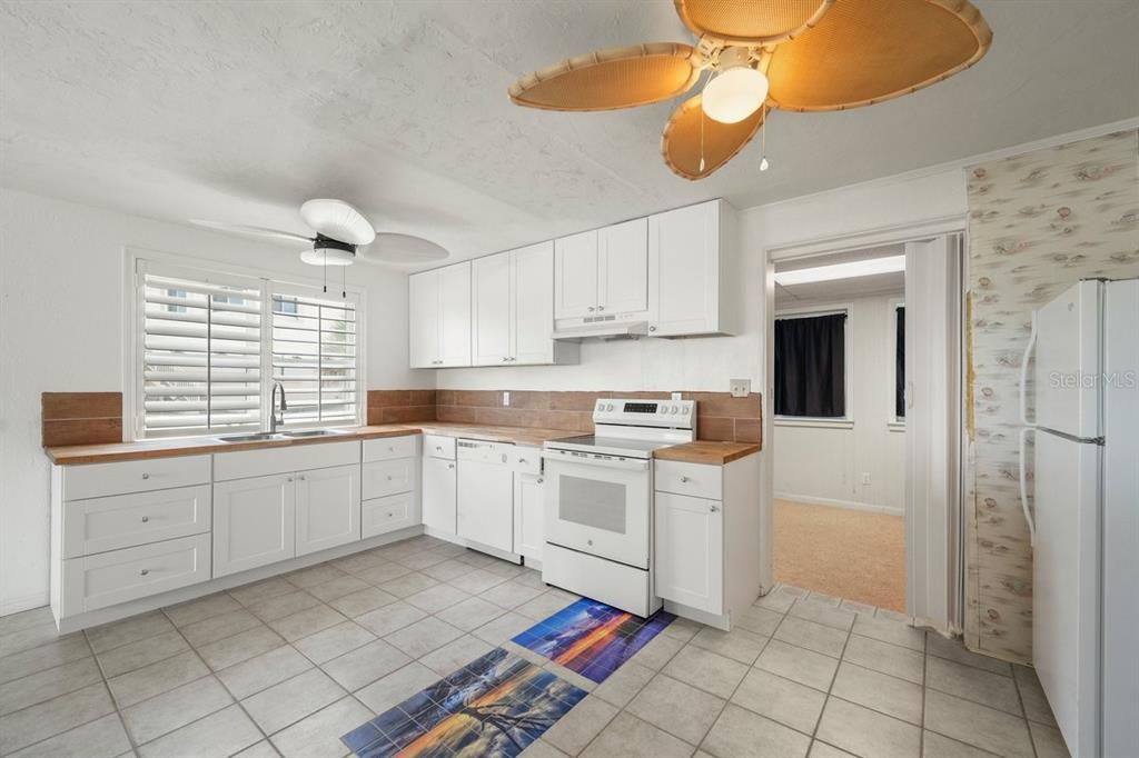 For Sale: $550,000 (3 beds, 2 baths, 1188 Square Feet)