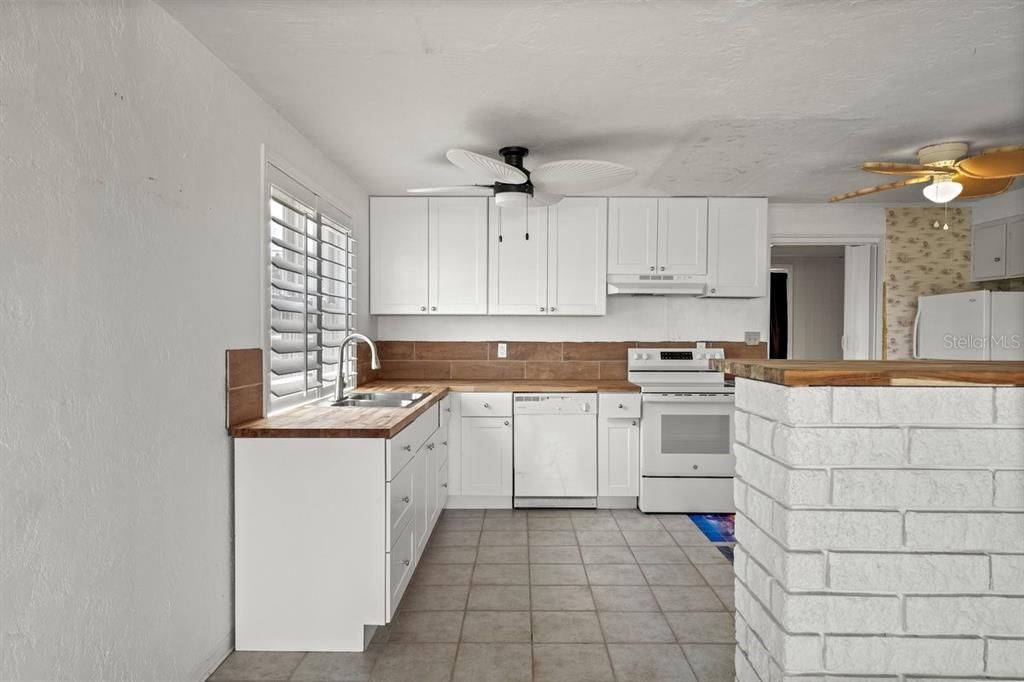 For Sale: $550,000 (3 beds, 2 baths, 1188 Square Feet)