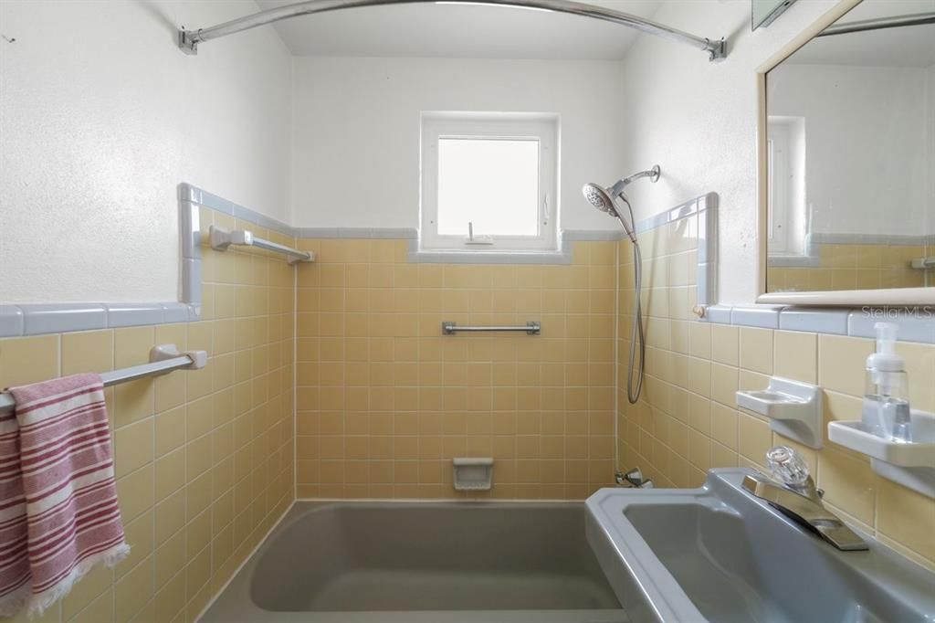 For Sale: $550,000 (3 beds, 2 baths, 1188 Square Feet)