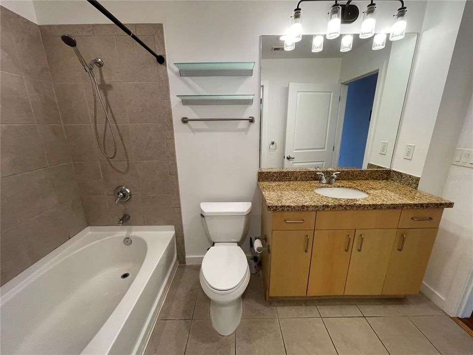 En Venta: $181,550 (1 camas, 1 baños, 837 Pies cuadrados)