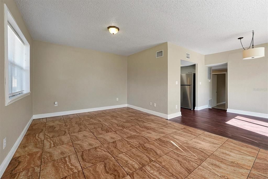 For Rent: $1,800 (2 beds, 2 baths, 1000 Square Feet)