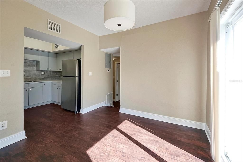 For Rent: $1,800 (2 beds, 2 baths, 1000 Square Feet)