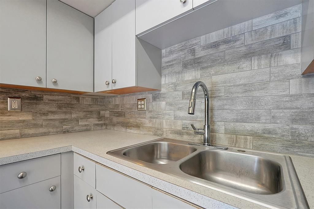 For Rent: $1,800 (2 beds, 2 baths, 1000 Square Feet)