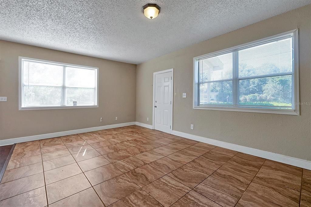 For Rent: $1,800 (2 beds, 2 baths, 1000 Square Feet)