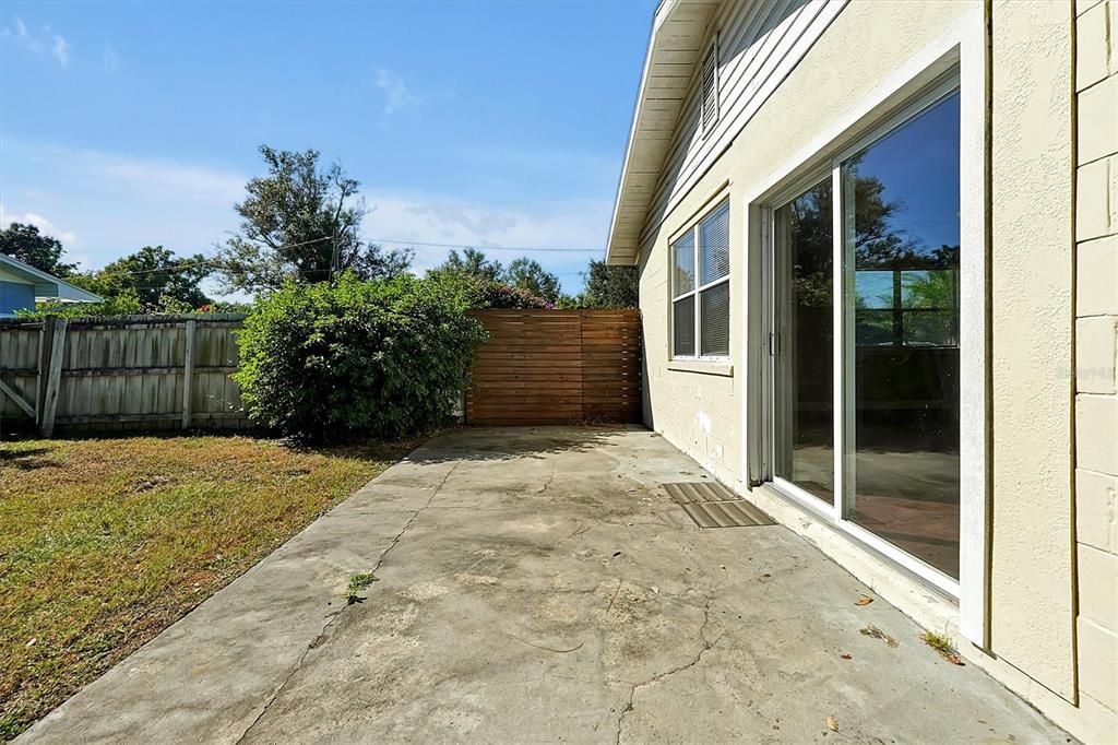 For Rent: $1,800 (2 beds, 2 baths, 1000 Square Feet)