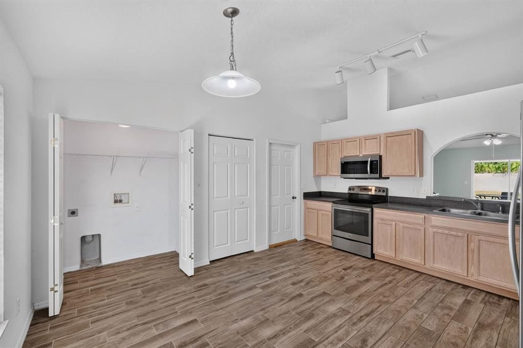 En Venta: $399,000 (5 camas, 3 baños, 2539 Pies cuadrados)