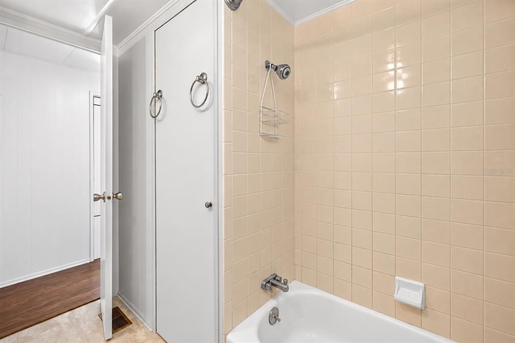 На продажу: $95,000 (1 спален, 1 ванн, 712 Квадратных фут)